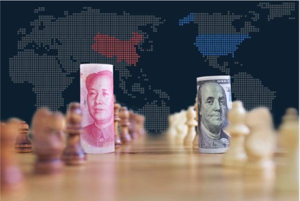 Các diễn biến leo thang căng thẳng thương mại Mỹ-Trung trong những ngày qua đang thổi bùng nguy cơ chiến tranh tiền tệ giữa hai nước này. Ảnh: Bitcoin.com