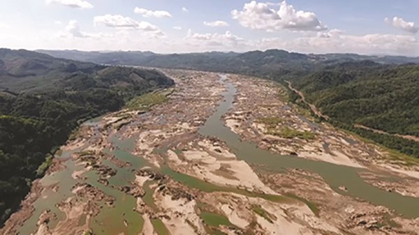 Dòng Mêkông cách đập Xayaburi hơn 297 km trong tình trạng khô nước nghiêm trọng (ảnh chụp ngày 28-10-2019). Nguồn: National Geographic