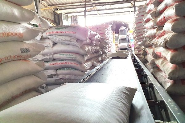 Gạo 5% tấm nhập khẩu từ Ấn Độ. Ảnh: Trung Chánh