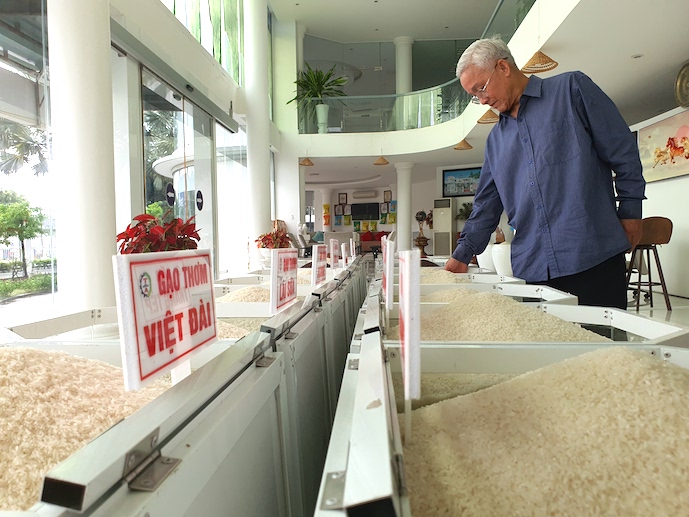 Chất lượng gạo Việt Nam được nâng lên nhờ lực kéo của thị trường nhập khẩu. Ảnh: Trung Chánh