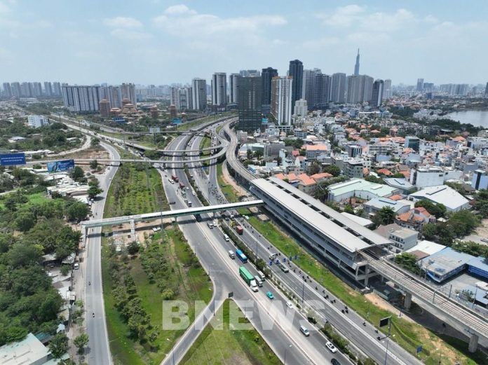 Hoàn thành hai cầu bộ hành nối nhà ga metro Bến Thành – Suối Tiên